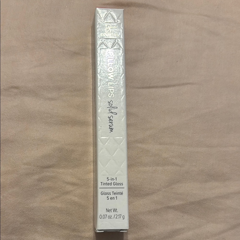 It Pillow Lips Solid Serum 5 in 1 tinted gloss
Color 11:11 BRIGHT FUCHSIA